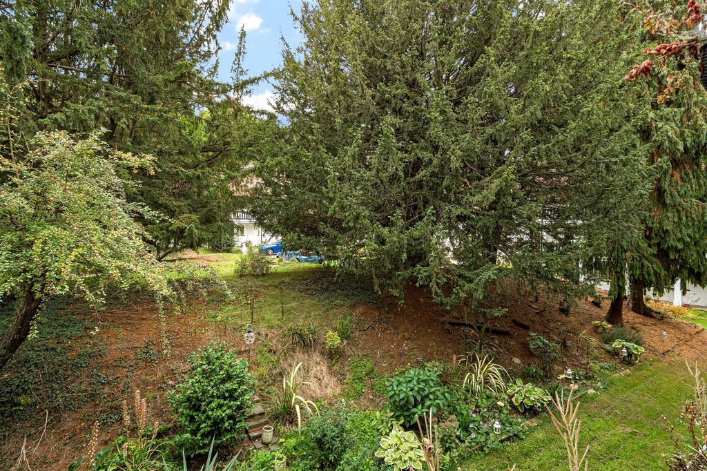 Drummond Gardens Christ Church Mount, KT19 8 RP