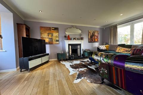 40 Button Road, Grays, RM17 5HE