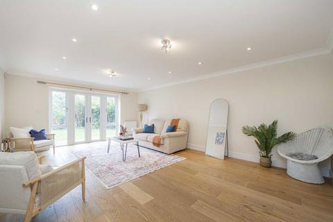 4 bedroom house to rent, Oakington Close, Sunbury-On-Thames TW16