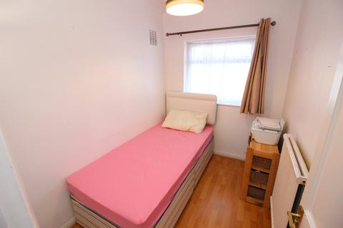 11 Merrilands Road, Worcester Park, KT4 8NU