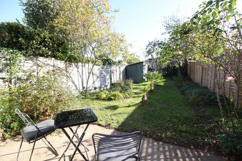 11 Merrilands Road, Worcester Park, KT4 8NU