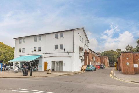 2 bedroom apartment for sale, High Street, Chalfont St. Peter, Gerrards Cross, Buckinghamshire, SL9 9QH