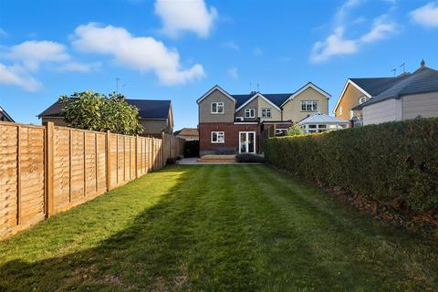 undefined, Hansells Mead, Roydon