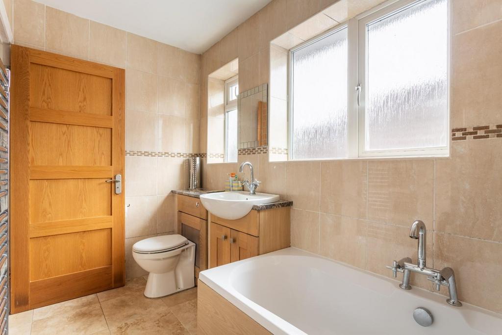 Bathroom (1).jpg