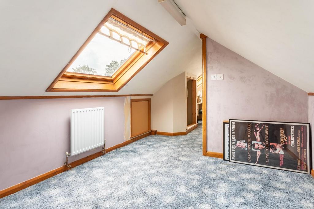 Loft room (3).jpg