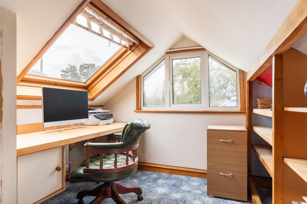 Loft room (1).jpg