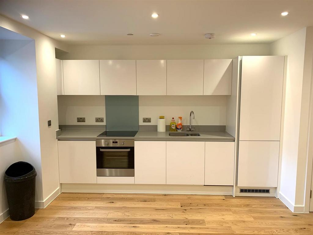 Kitchen pic 2.jpg