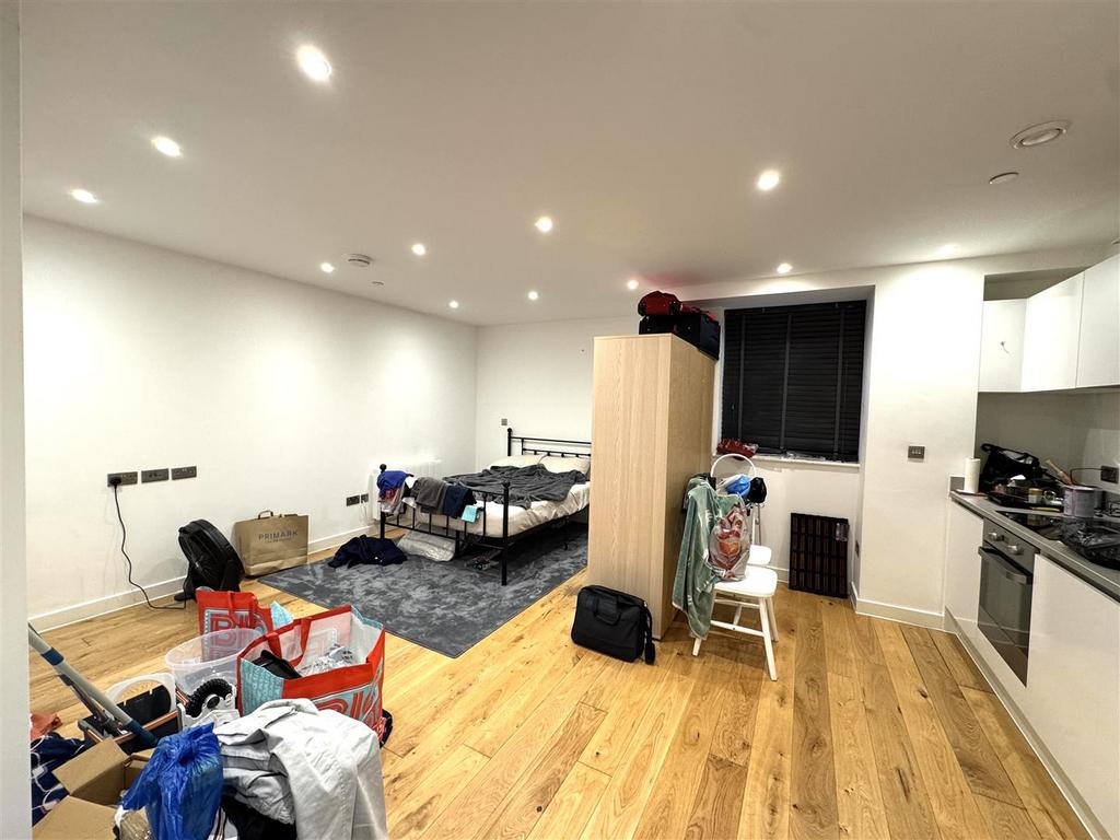 Living Rm pic 2.jpeg