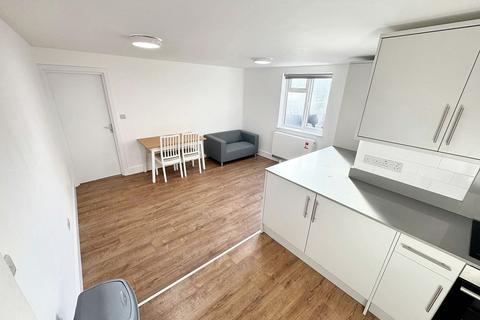 undefined, The Broadway, Southall, UB1
