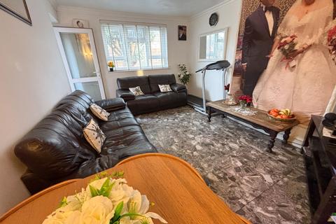 2 bedroom apartment for sale, Harcourt Avenue, London, E12