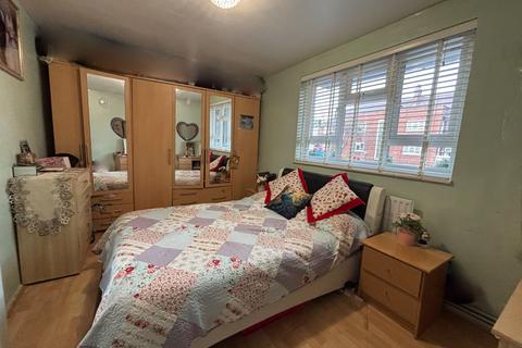 2 bedroom apartment for sale, Harcourt Avenue, London, E12