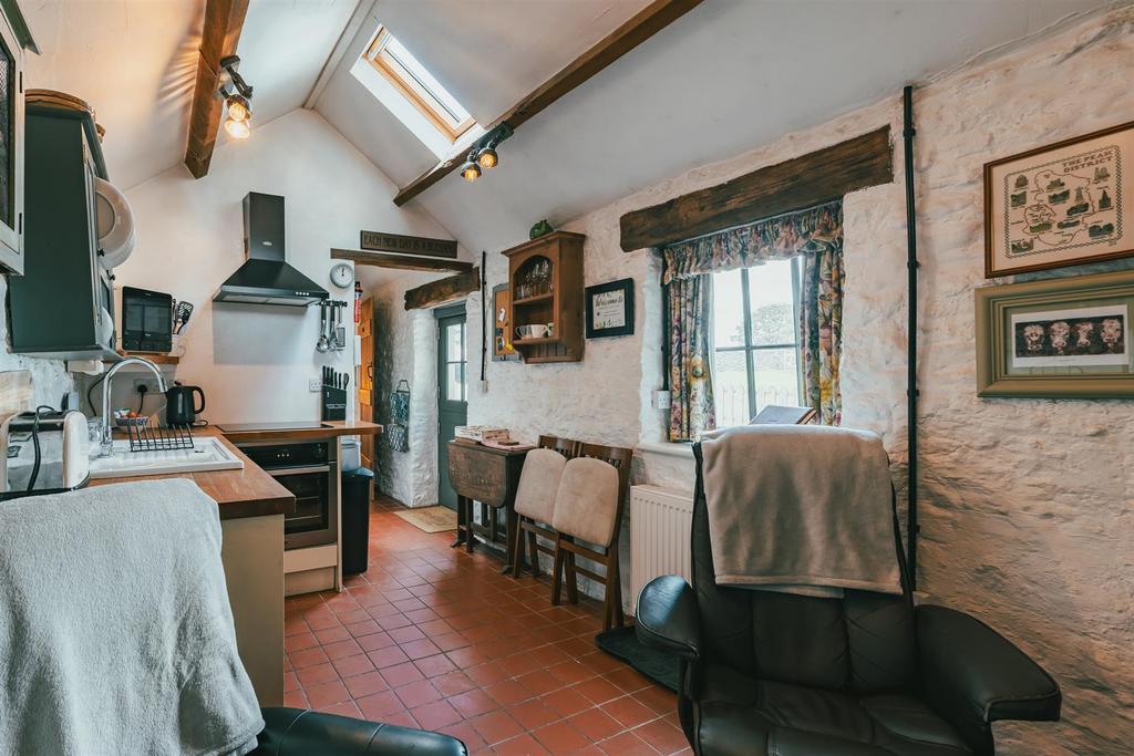 Kitchen/Living Area