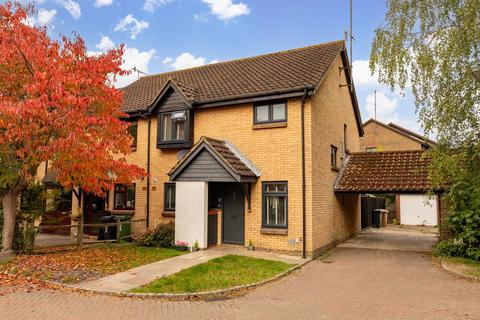 3 Brookwood, Horley, RH6 9BF