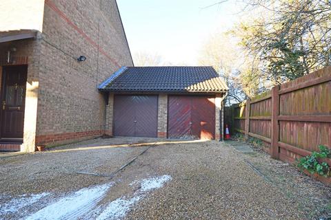 2 bedroom terraced house to rent, Osprey, Peterborough PE2