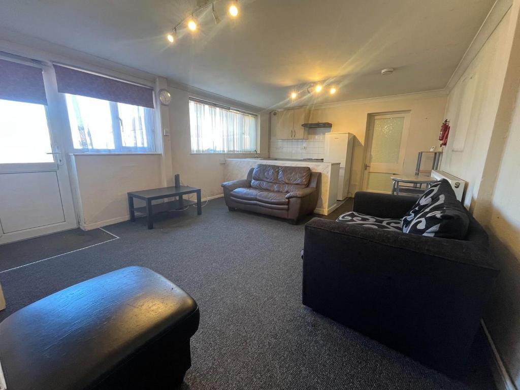 Lounge1.jpg