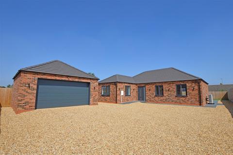 4 bedroom detached bungalow for sale, Hawthorn Bank, Spalding PE11