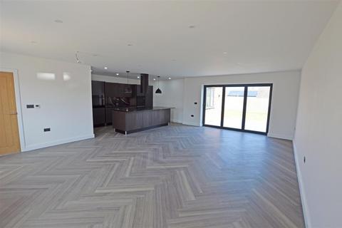 4 bedroom detached bungalow for sale, Hawthorn Bank, Spalding PE11