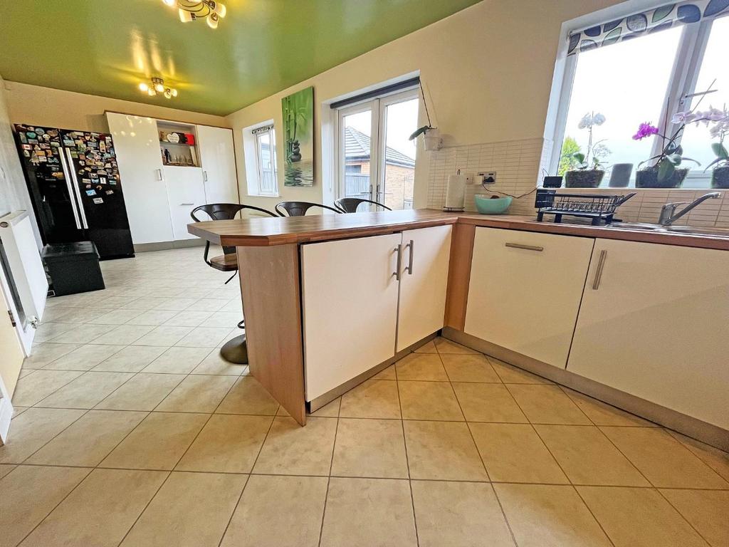 Kitchen 1.jpg