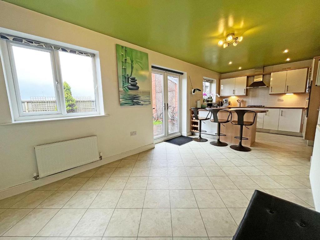 Kitchen 2.jpg