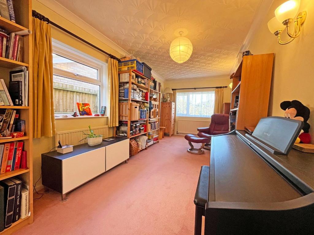 Family Room 1.jpg