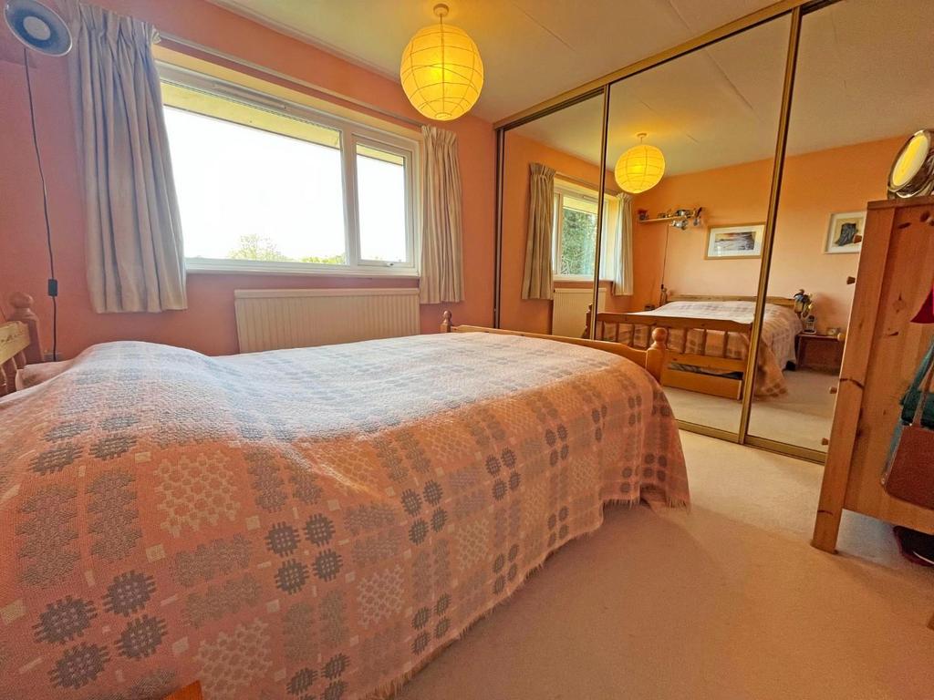 Bed2.jpg