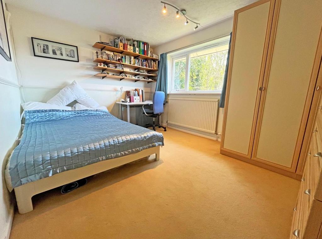 Bed1.jpg