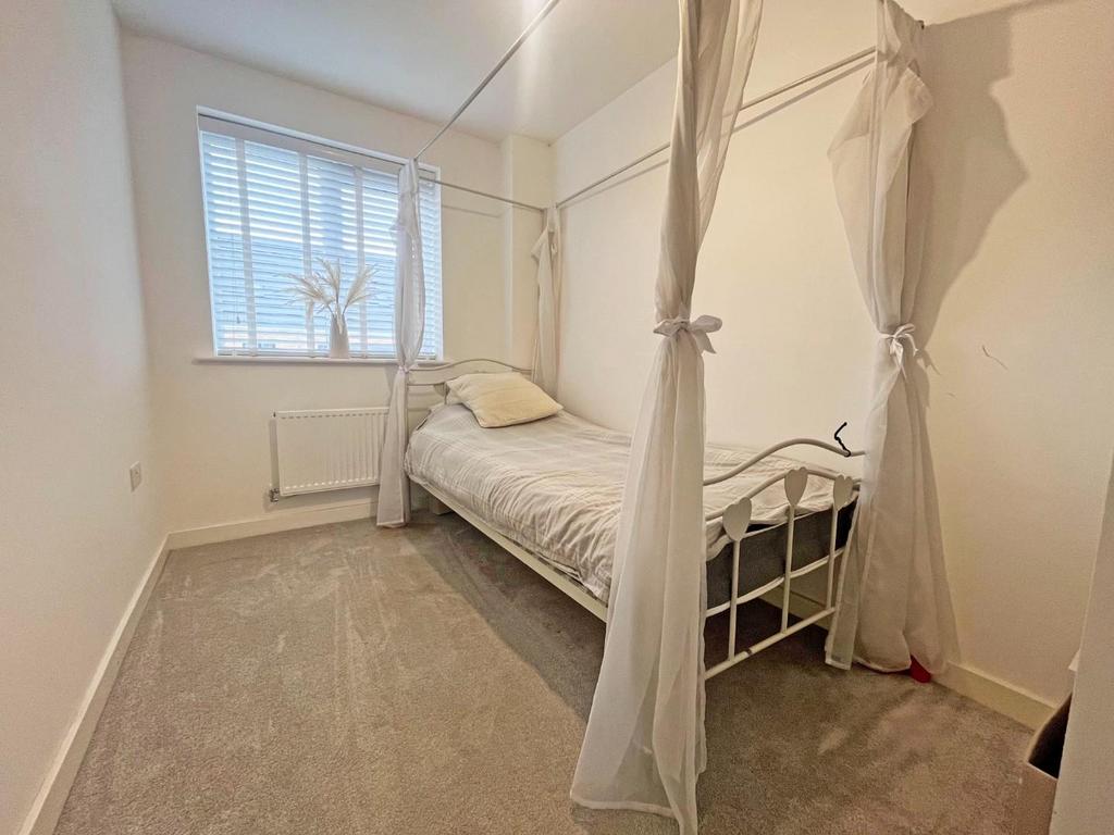 Bed 4.jpg