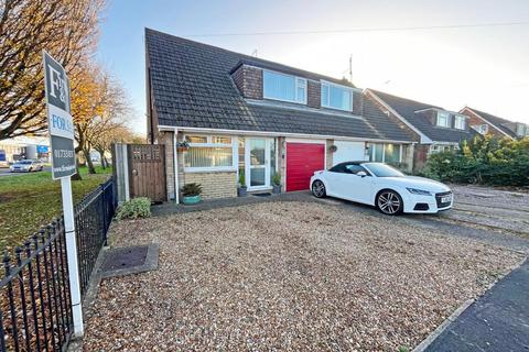 3 bedroom semi-detached house for sale, Oakleigh Drive, Peterborough PE2