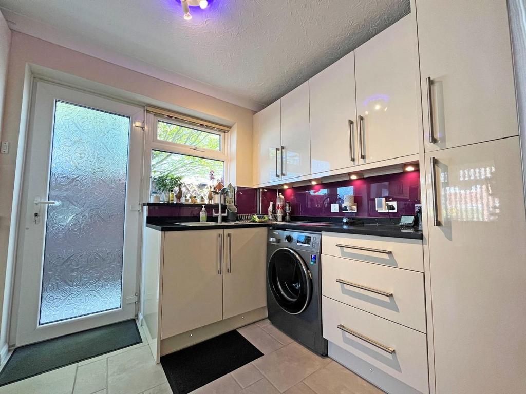 Kitchen2.jpg