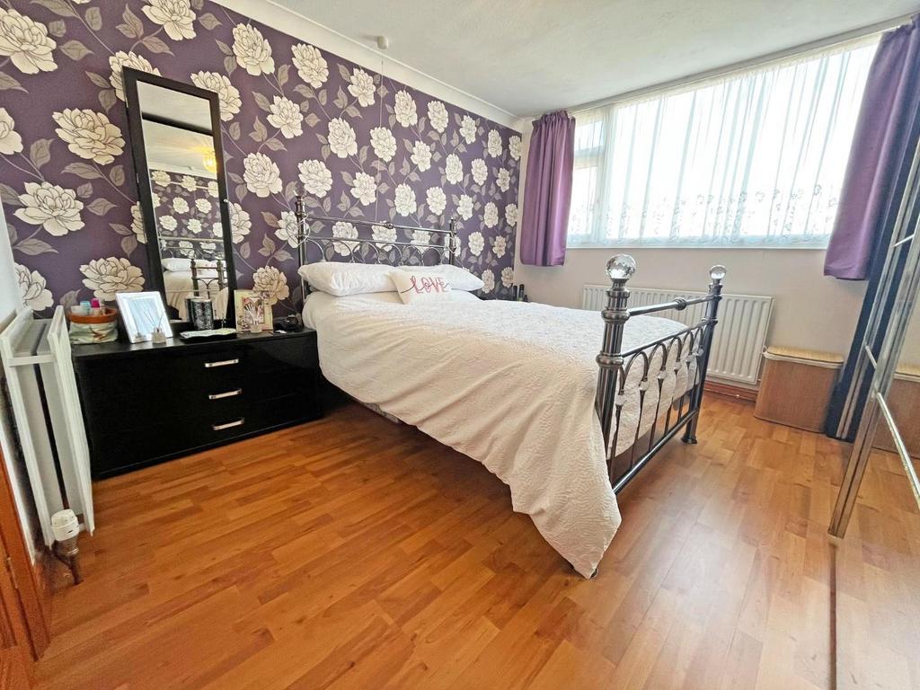Bed 1.jpg