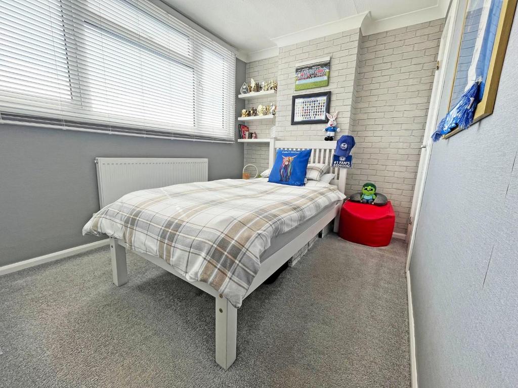 Bed 2.jpg