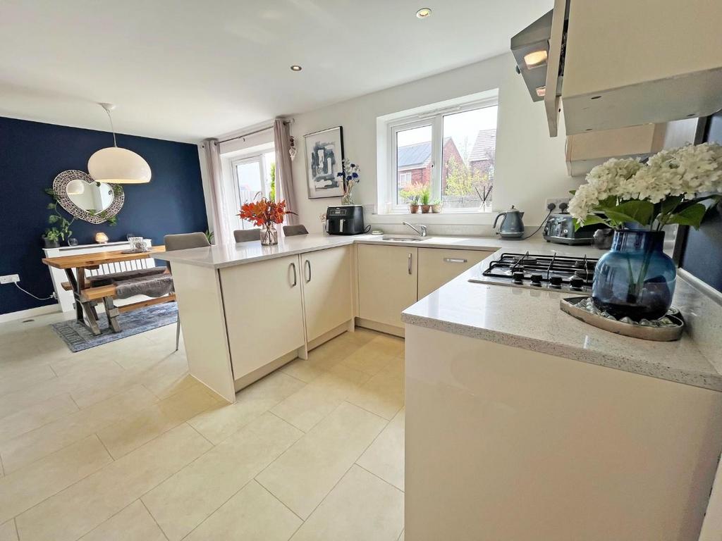 Kitchen2.jpg