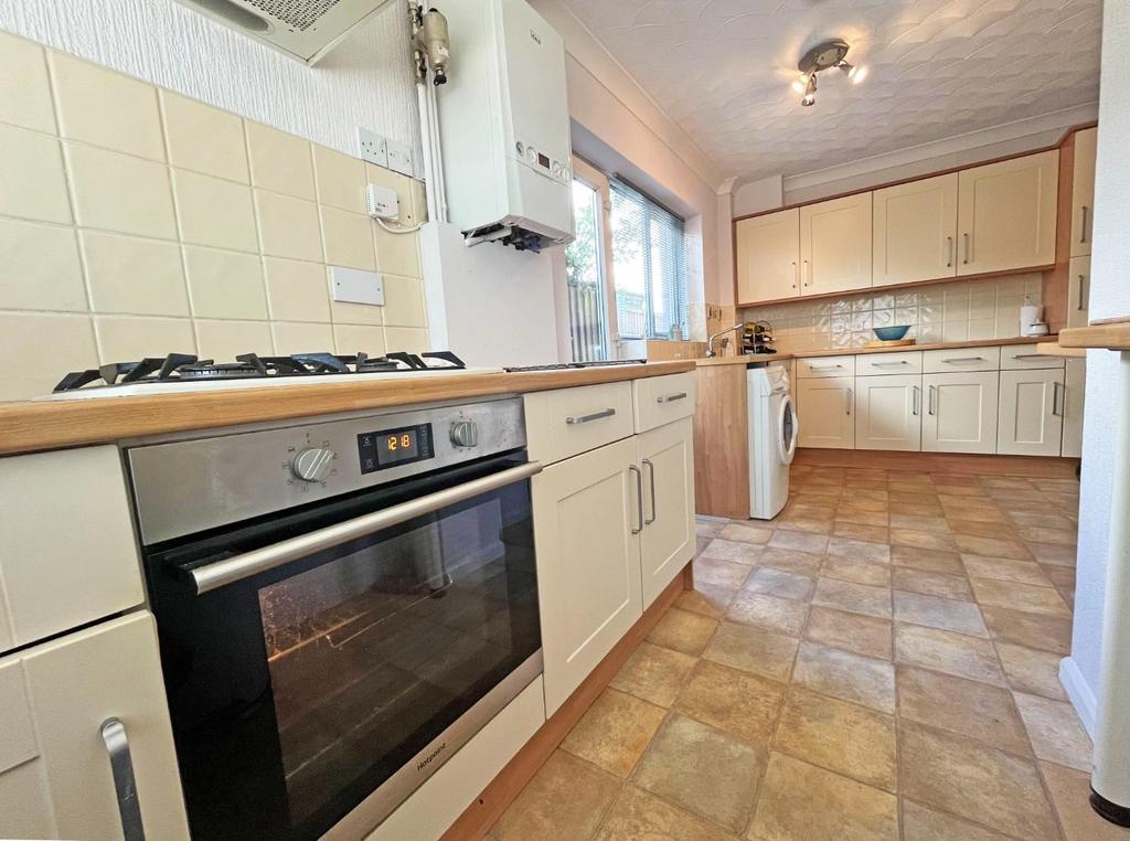 Kitchen2.jpg