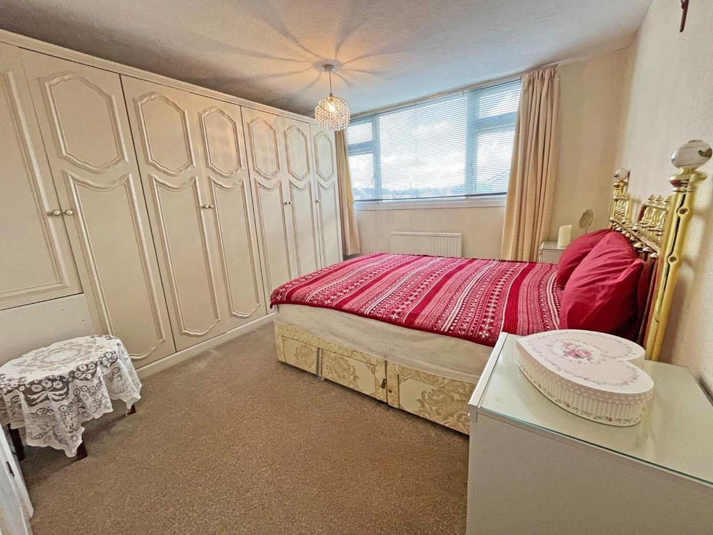 Bed 1.jpg