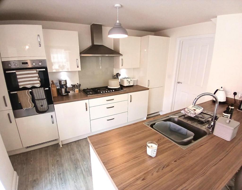 Kitchen Area.jpg