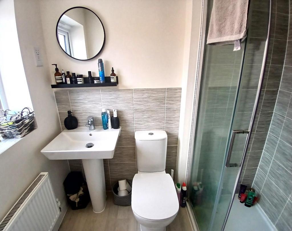 En Suite Shower.jpg