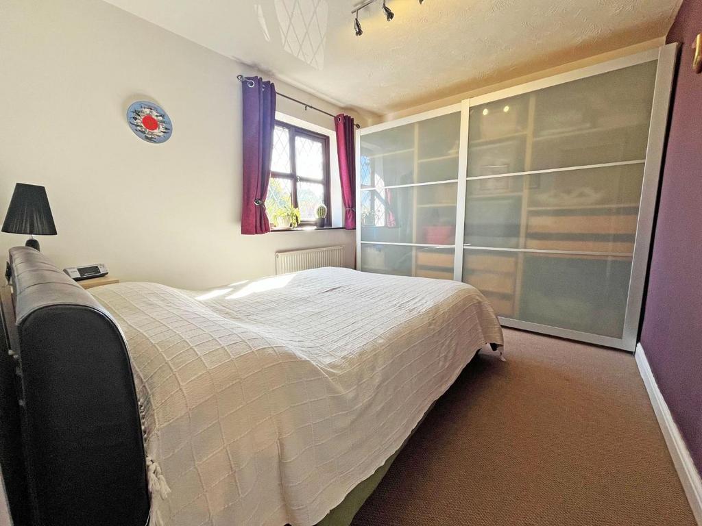 Bed2.jpg