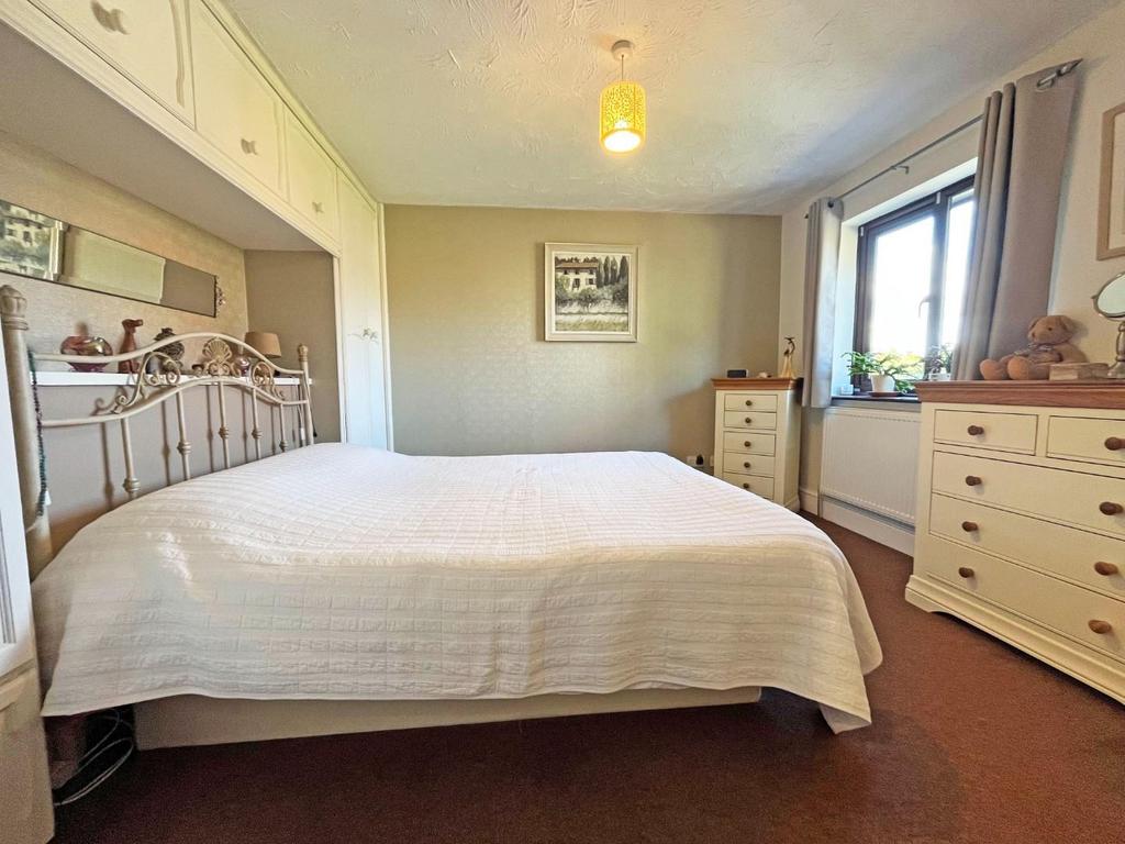 Bed 1.jpg