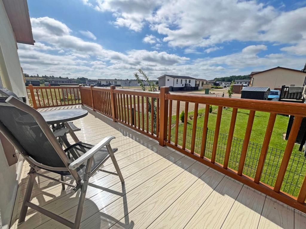 Decking1.jpg