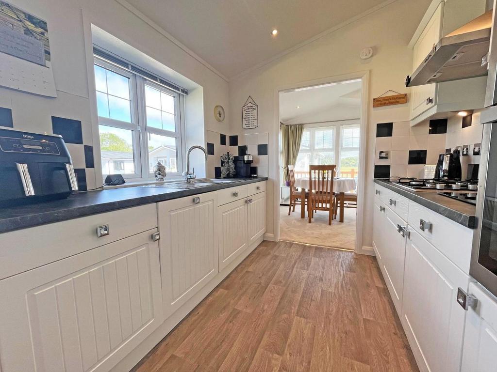Kitchen1.jpg