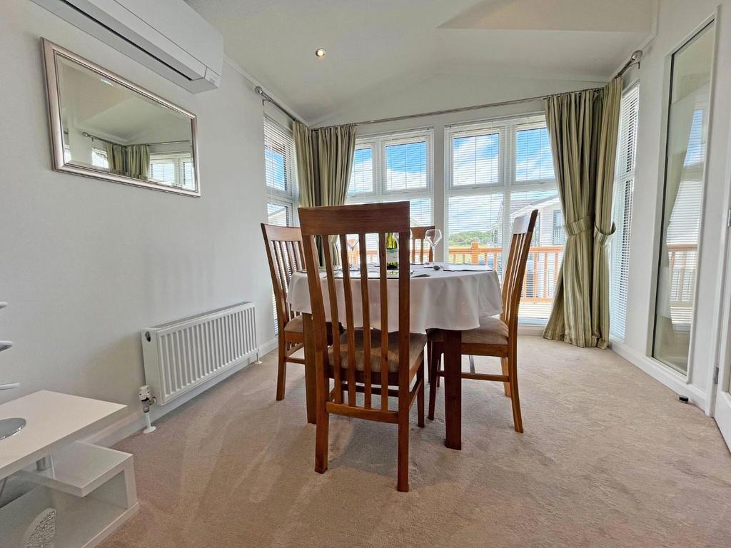 Dining Room 1.jpg