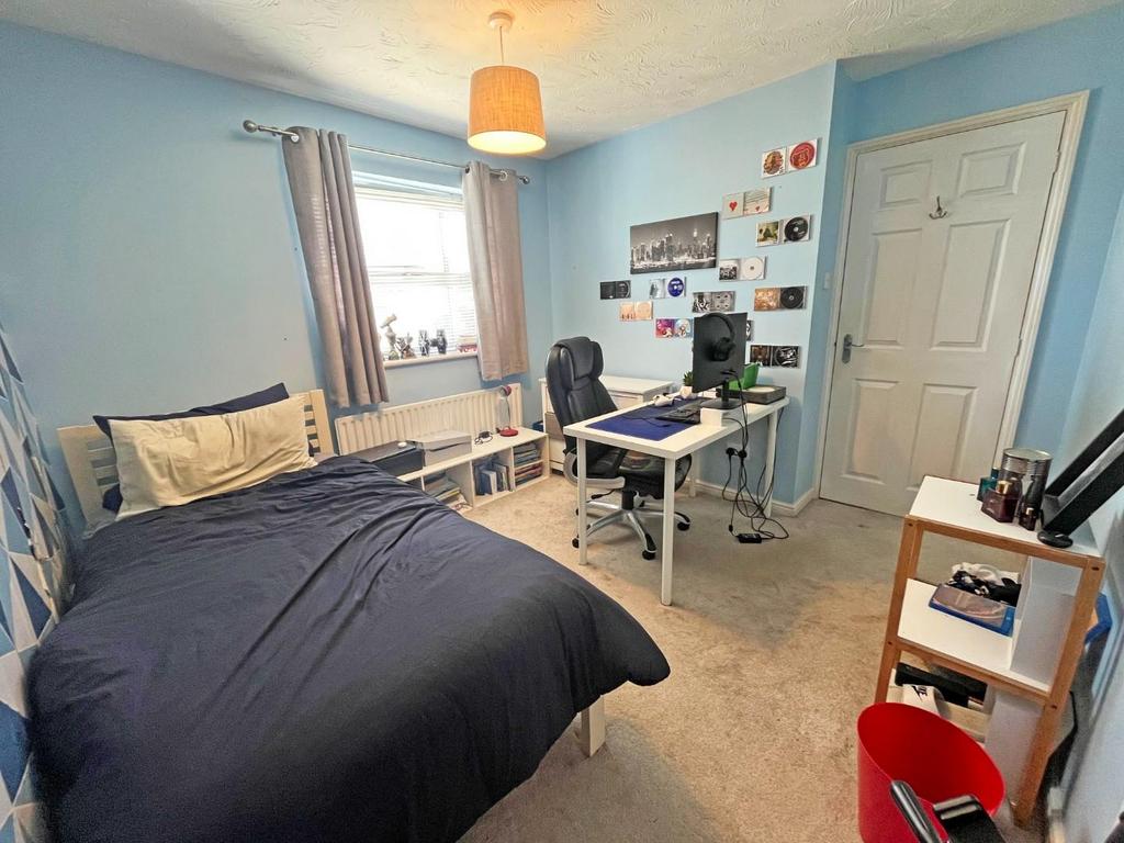 Bed 2.jpg