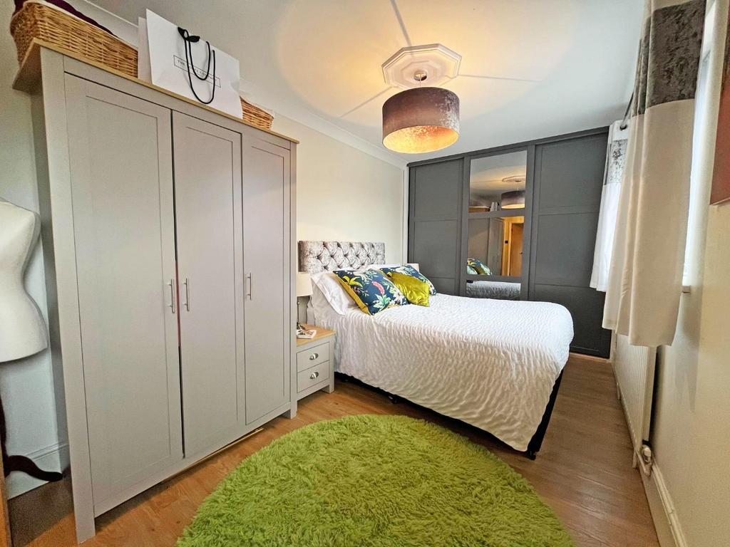 Bed 2.jpg