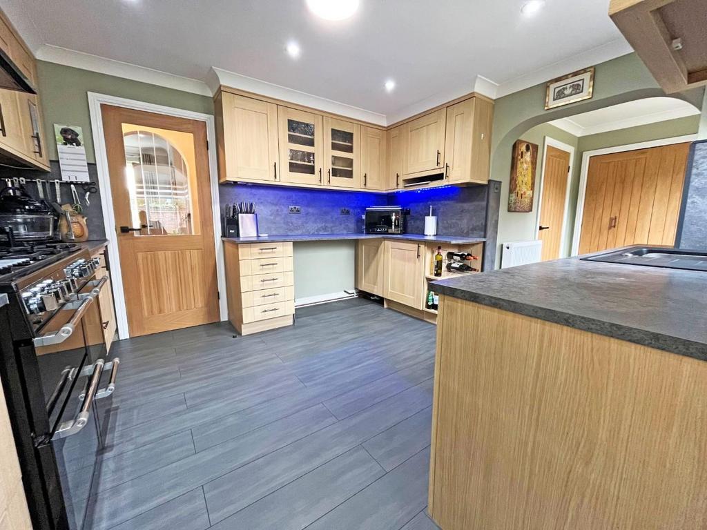 Kitchen1.jpg