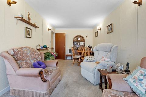 1 bedroom apartment for sale, High Street, Great Wakering, Southend-on-Sea, Essex, SS3