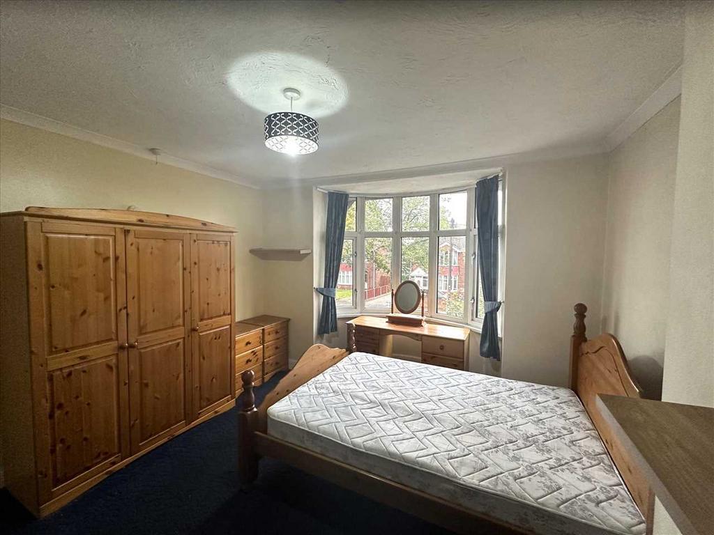 Rear bedroom 3: