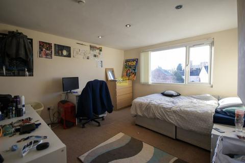 5 bedroom terraced house to rent, Harrow Road, Birmingham B29