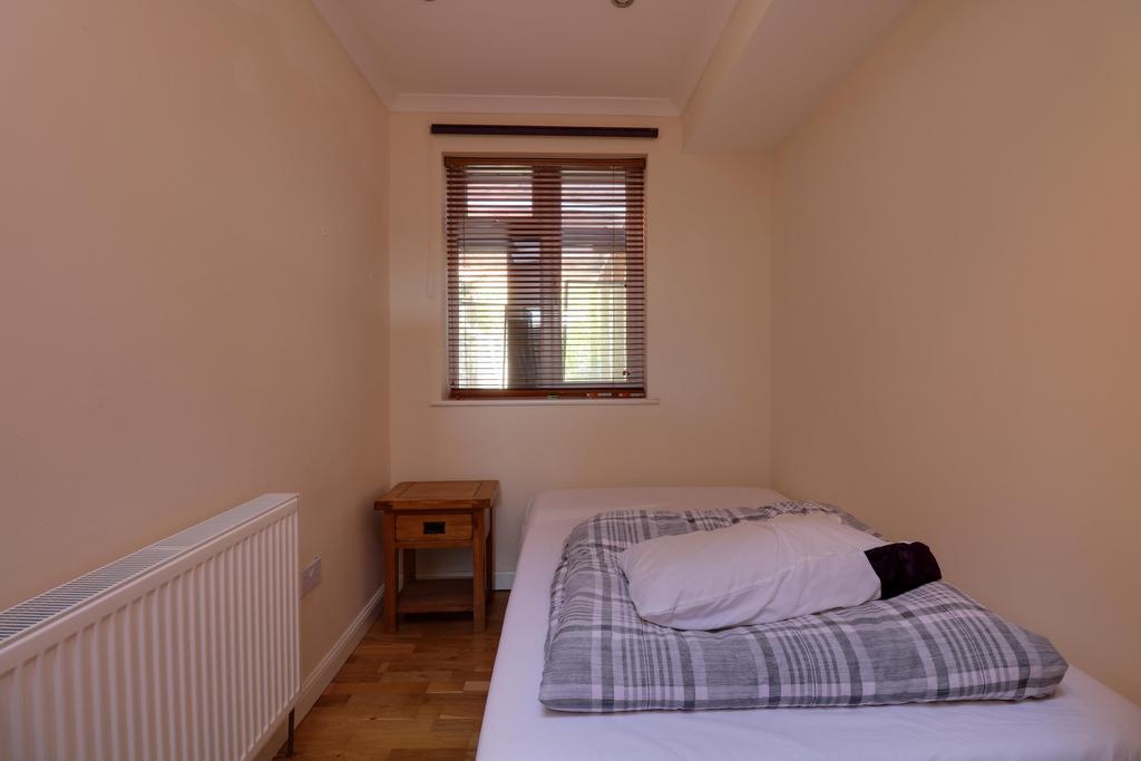Bed 4/office