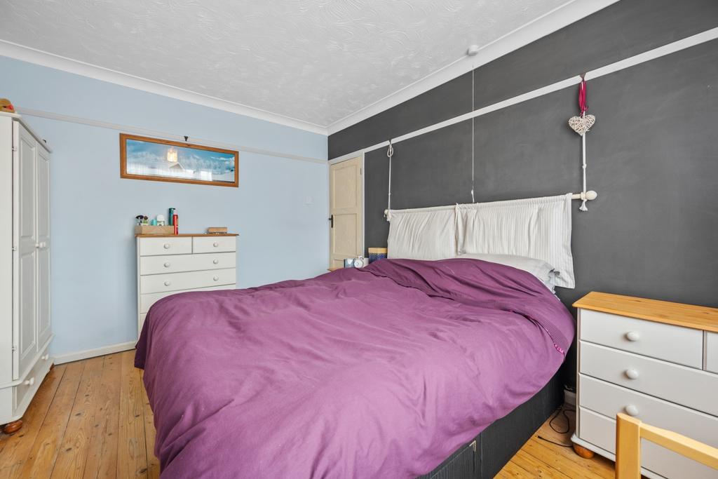15 Hayden Ave Web26