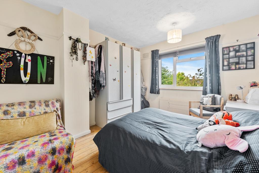 15 Hayden Ave Web27
